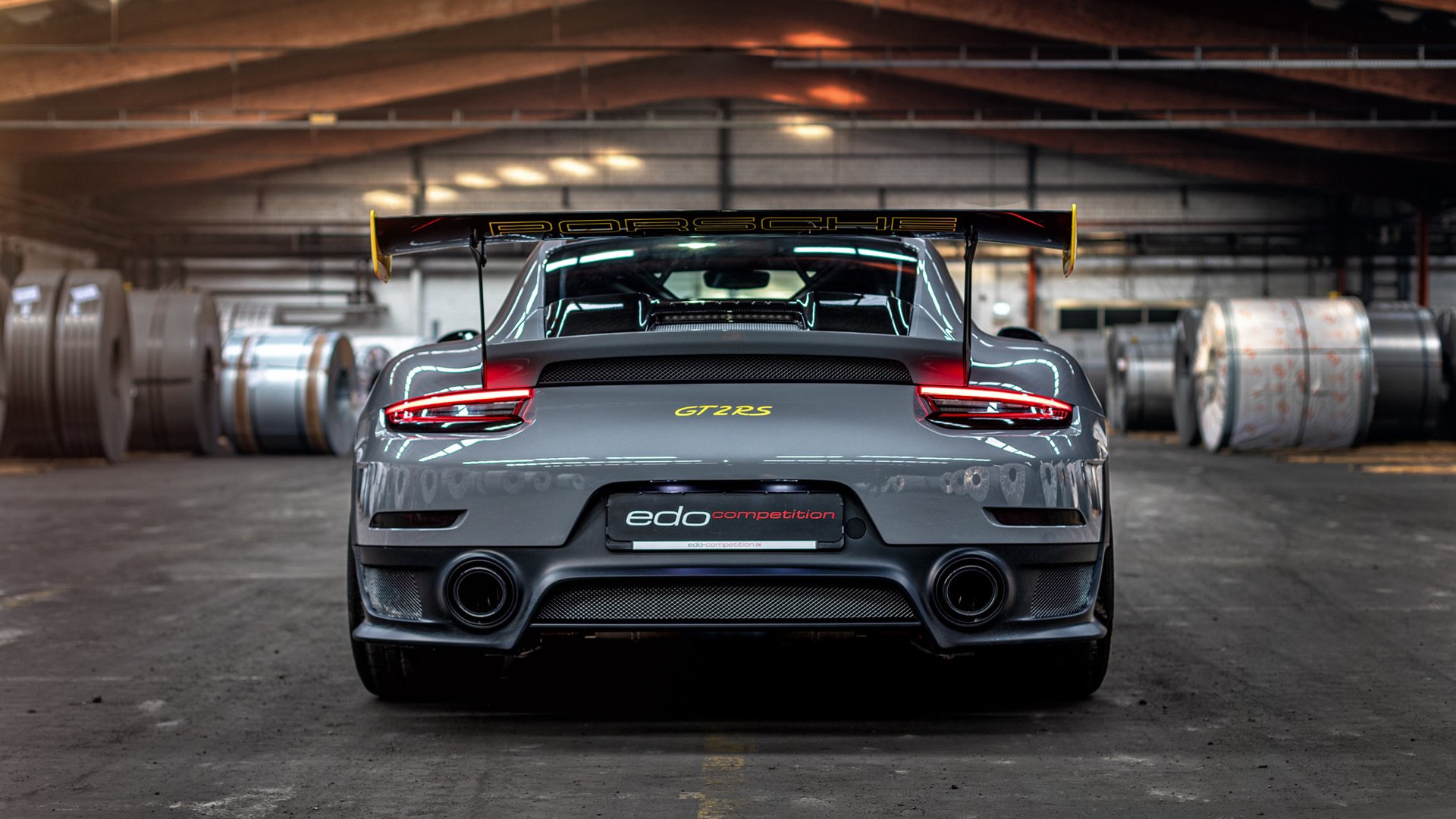 “智能时代：新能源赛车引领未来赛场”，新能源汽车赛车